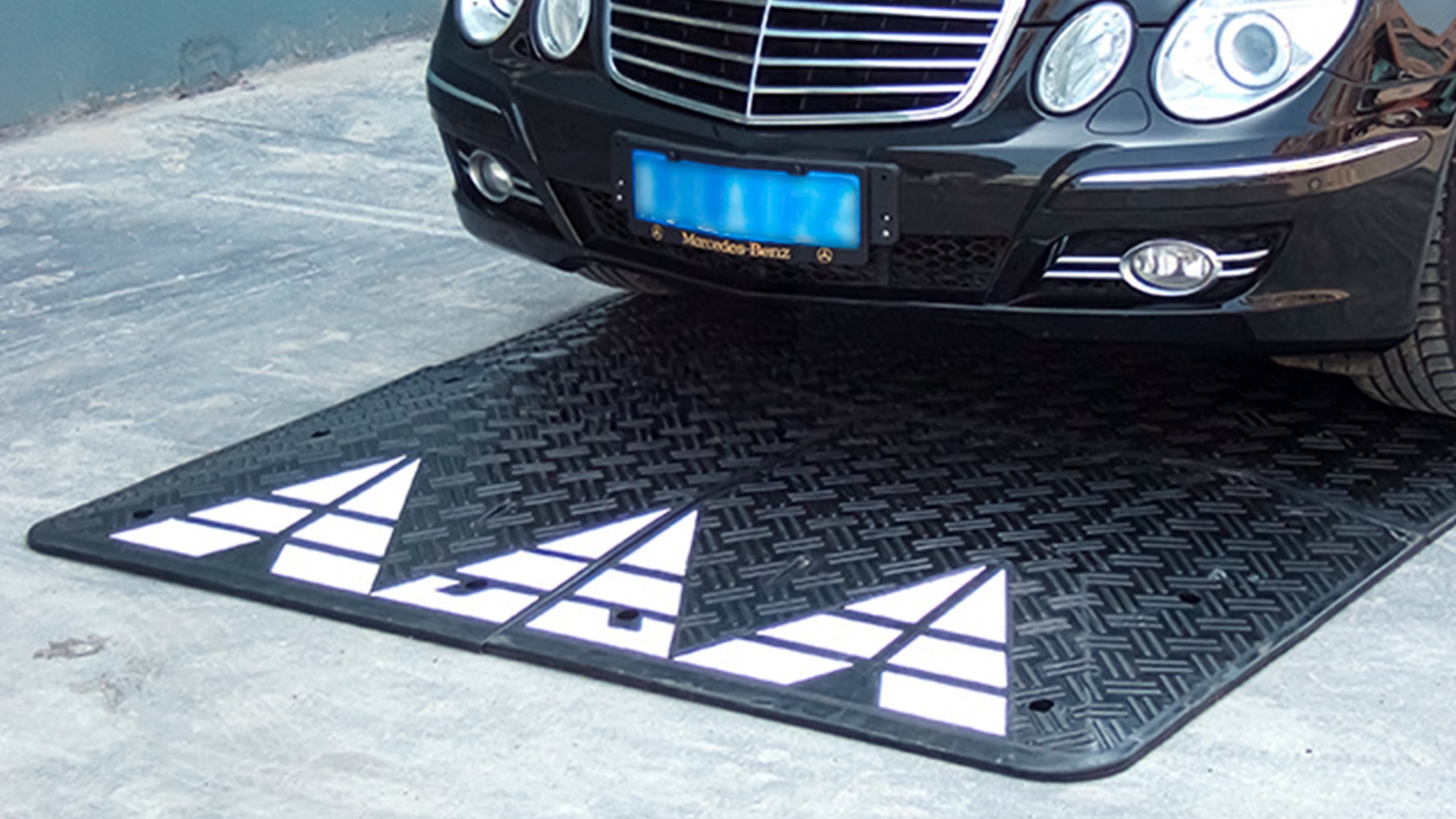 Paso peatonal elevado de hule